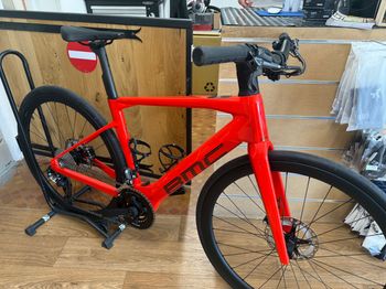 Used BMC Roadmachine 01 AMP TWO 2024 2024 Road & Gravel, Red — image 1 of 3