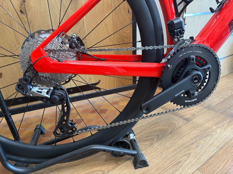 Used BMC Roadmachine 01 AMP TWO 2024 2024 Road & Gravel, Red — image 2 of 3