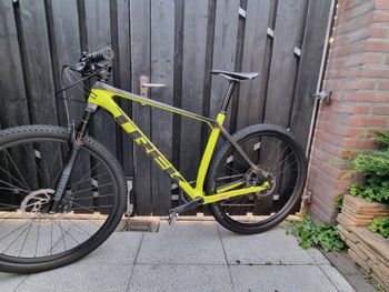 Used Trek Procaliber 9.6 2022 2022 Mountainbike, Black, 29 — image 2 of 15