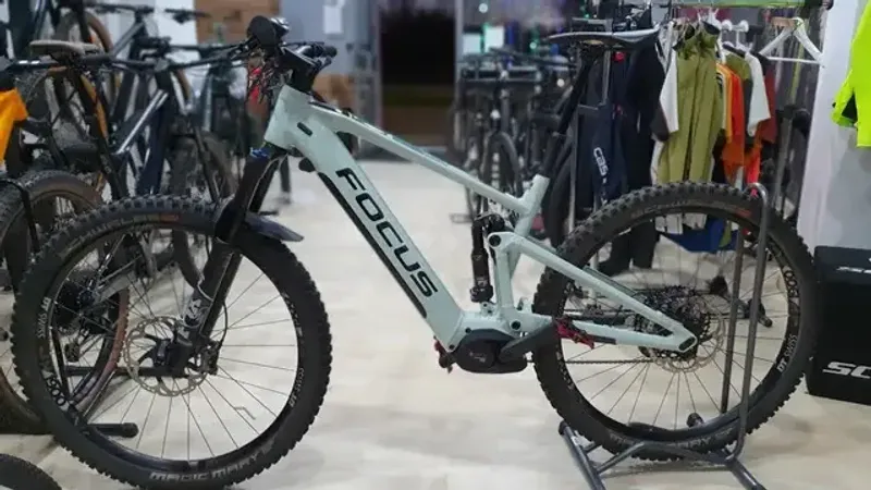Used Focus Jam Shimano Deore XT 2022 Mountainbike, Light Gray — image 3 of 4