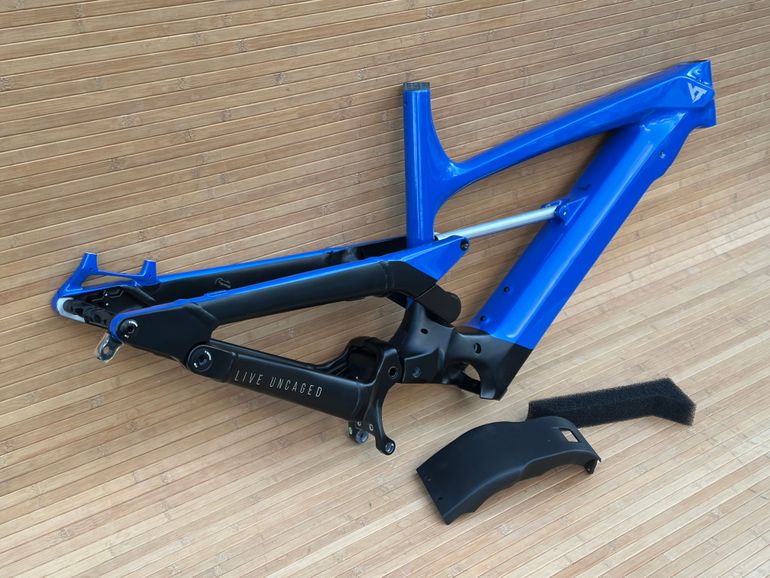 Used YT Industries Decoy Comp CF Frameset 2021 Mountainbike — image 7 of 11