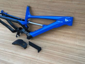 Used YT Industries Decoy Comp CF Frameset 2021 Mountainbike — image 5 of 11