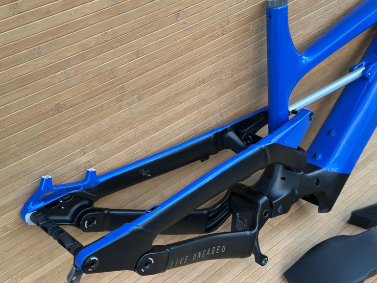 Used YT Industries Decoy Comp CF Frameset 2021 Mountainbike — image 1 of 11