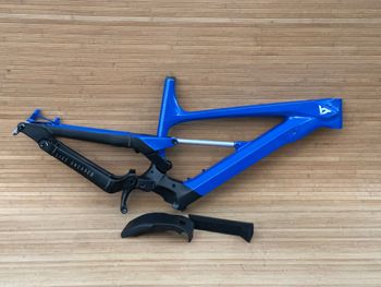 Used YT Industries Decoy Comp CF Frameset 2021 Mountainbike — image 8 of 11