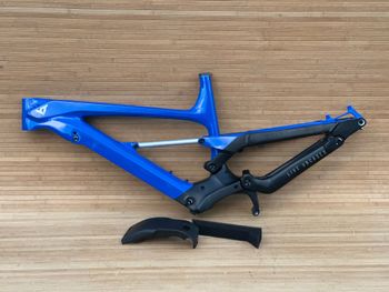 Used YT Industries Decoy Comp CF Frameset 2021 Mountainbike — image 4 of 11