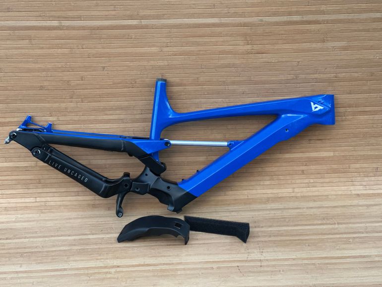 Used YT Industries Decoy Comp CF Frameset 2021 Mountainbike — image 11 of 11