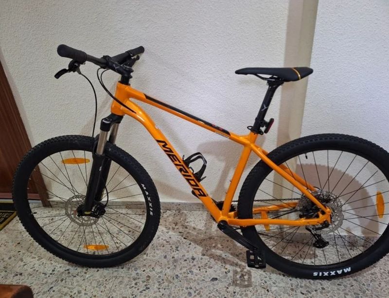 Used Merida 300 2023 Mountainbike, Orange — image 1 of 5