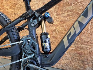 Used Pivot PHOENIX Pro Saint 2025 2025 Mountainbike, Black, 27.5 — image 3 of 5