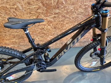 Used Pivot PHOENIX Pro Saint 2025 2025 Mountainbike, Black, 27.5 — image 2 of 5