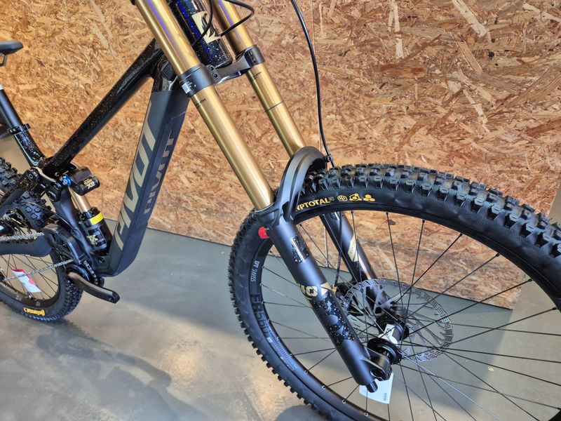 Used Pivot PHOENIX Pro Saint 2025 2025 Mountainbike, Black, 27.5 — image 4 of 5