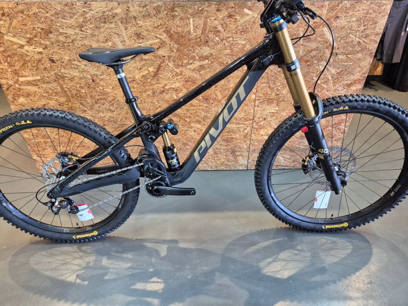 Used Pivot PHOENIX Pro Saint 2025 2025 Mountainbike, Black, 27.5 — image 1 of 5