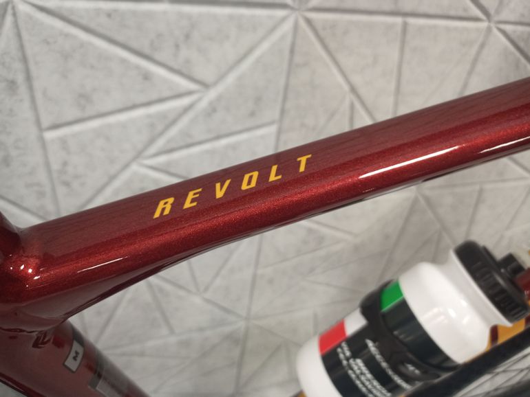 Used Giant Revolt 0 2024 2024 Road & Gravel, Red — image 4 of 7