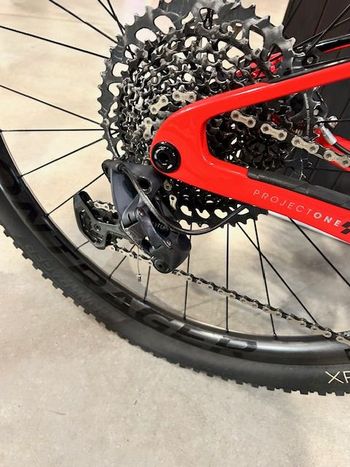Used Trek E-Caliber 9.8 GX Gen 2 2022 2022 Mountainbike — image 3 of 9