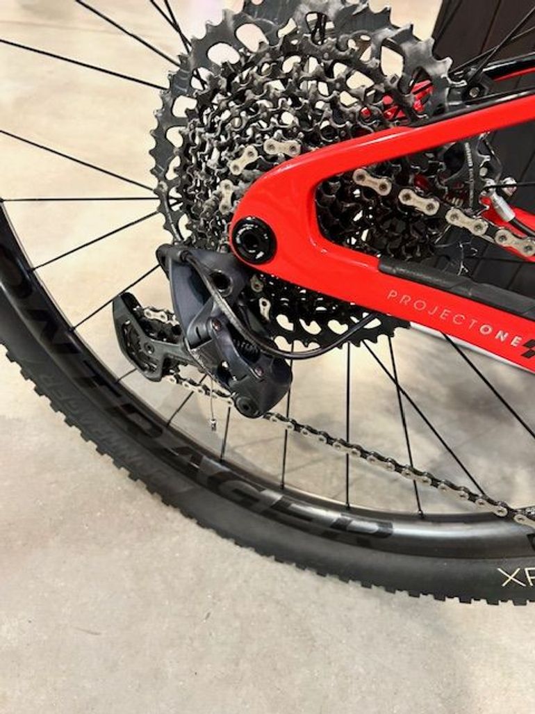Used Trek E-Caliber 9.8 GX Gen 2 2022 2022 Mountainbike — image 3 of 9