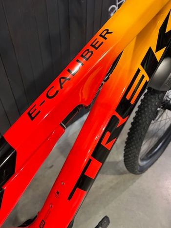 Used Trek E-Caliber 9.8 GX Gen 2 2022 2022 Mountainbike — image 4 of 9