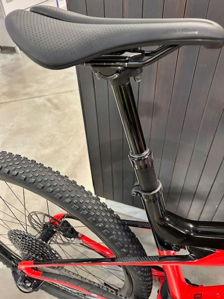 Used Trek E-Caliber 9.8 GX Gen 2 2022 2022 Mountainbike — image 6 of 9