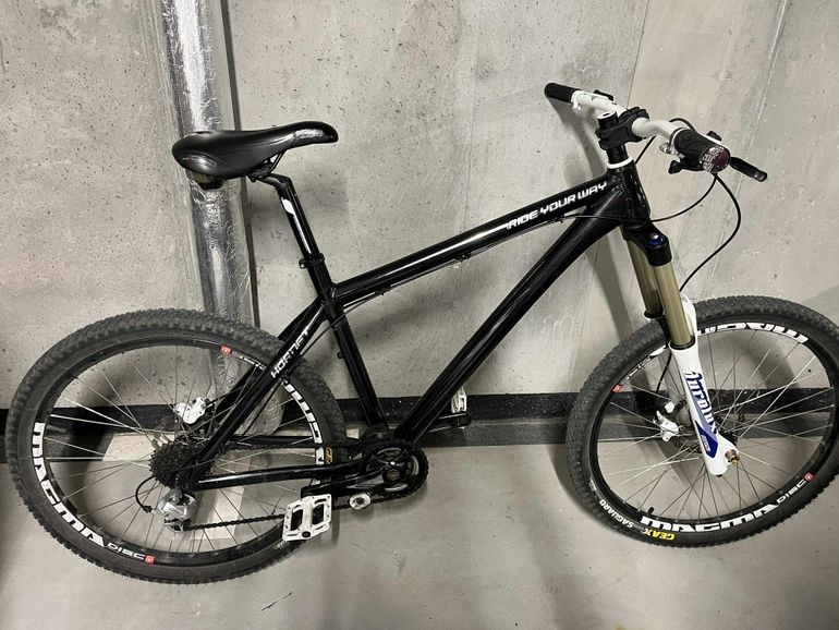 Dartmoor Hornet 26 2016 2016 Mountainbike usato, Nero — immagine 2 di 18