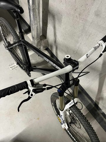 Dartmoor Hornet 26 2016 2016 Mountainbike usato, Nero — immagine 16 di 18