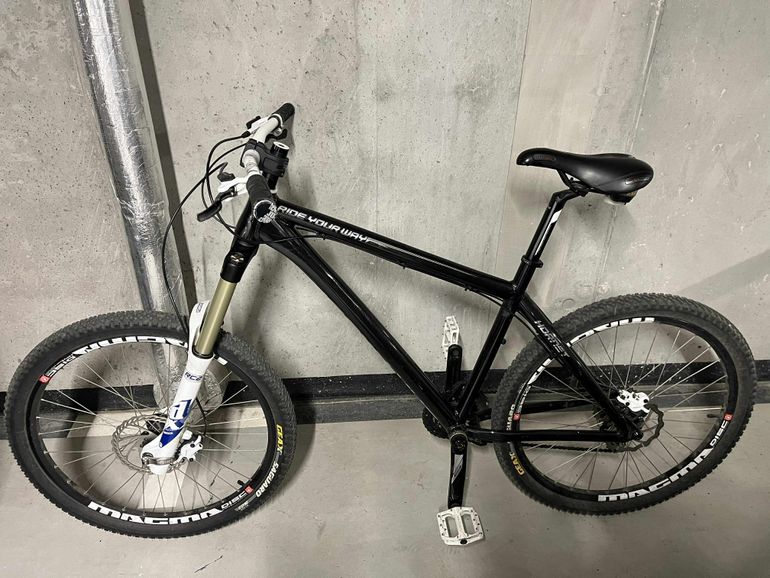 Dartmoor Hornet 26 2016 2016 Mountainbike usato, Nero — immagine 3 di 18