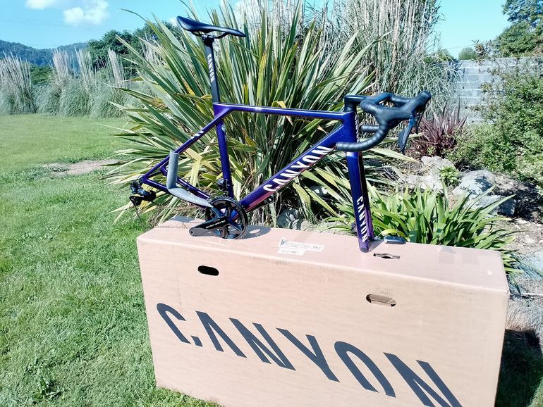 Used Canyon Ultimate Shimano Dura Ace Di2 2025 Road & Gravel, Purple — image 8 of 9