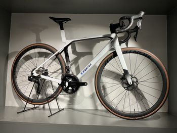 Used Trek Madone SL 6 2025 Road & Gravel, White — image 1 of 4