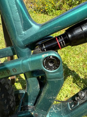 Used Commencal T.E.M.P.O Custom 2024 Mountainbike, Green — image 5 of 6