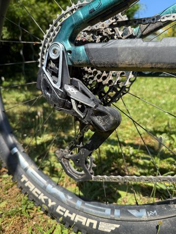 Used Commencal T.E.M.P.O Custom 2024 Mountainbike, Green — image 2 of 6