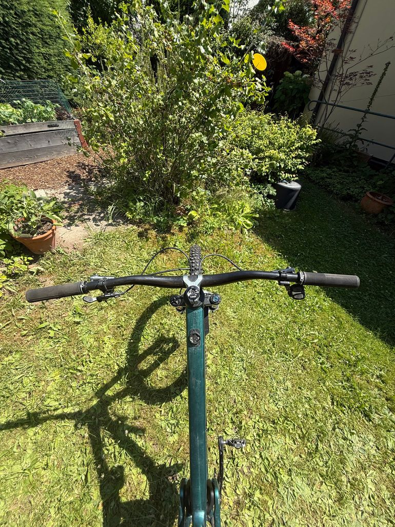 Used Commencal T.E.M.P.O Custom 2024 Mountainbike, Green — image 6 of 6
