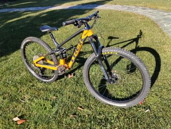 Used Trek Fuel EX 5 Gen 5 2023 2023 Mountainbike, Orange, 27.5, 29 — image 1 of 7