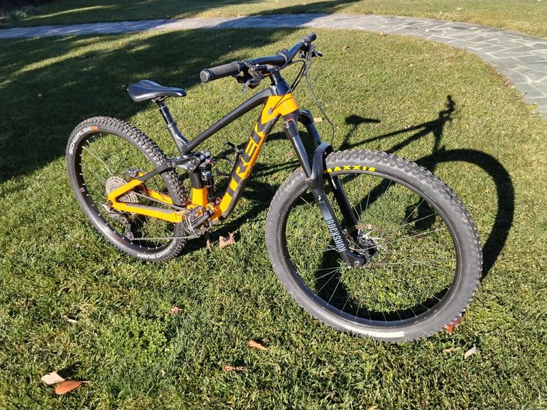 Used Trek Fuel EX 5 Gen 5 2023 2023 Mountainbike, Orange, 27.5, 29 — image 1 of 7