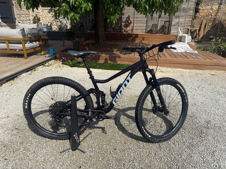 Used Giant Stance 2024 2024 Mountainbike, Purple — image 3 of 3