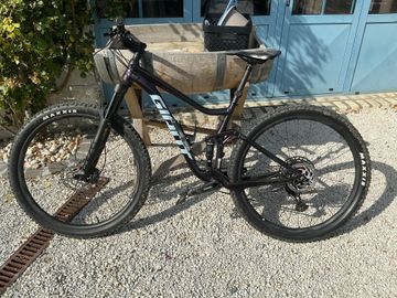 Used Giant Stance 2024 2024 Mountainbike, Purple — image 1 of 3