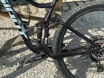 Used Giant Stance 2024 2024 Mountainbike, Purple — image 2 of 3
