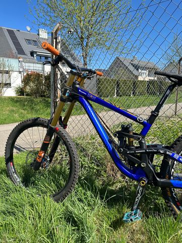 Gebrauchtes Scott Gambler Shimano Saint 2019 Mountainbike, Violett — Bild 2 von 15