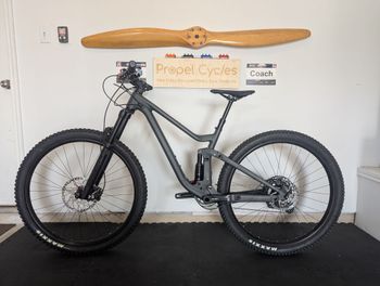 Used Scott Genius 950 2022 2022 Mountainbike, Light Gray, 29 — image 2 of 10