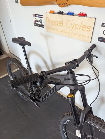 Used Pivot Mach 6 SRAM GX Eagle 2022 Mountainbike, Black — image 10 of 11