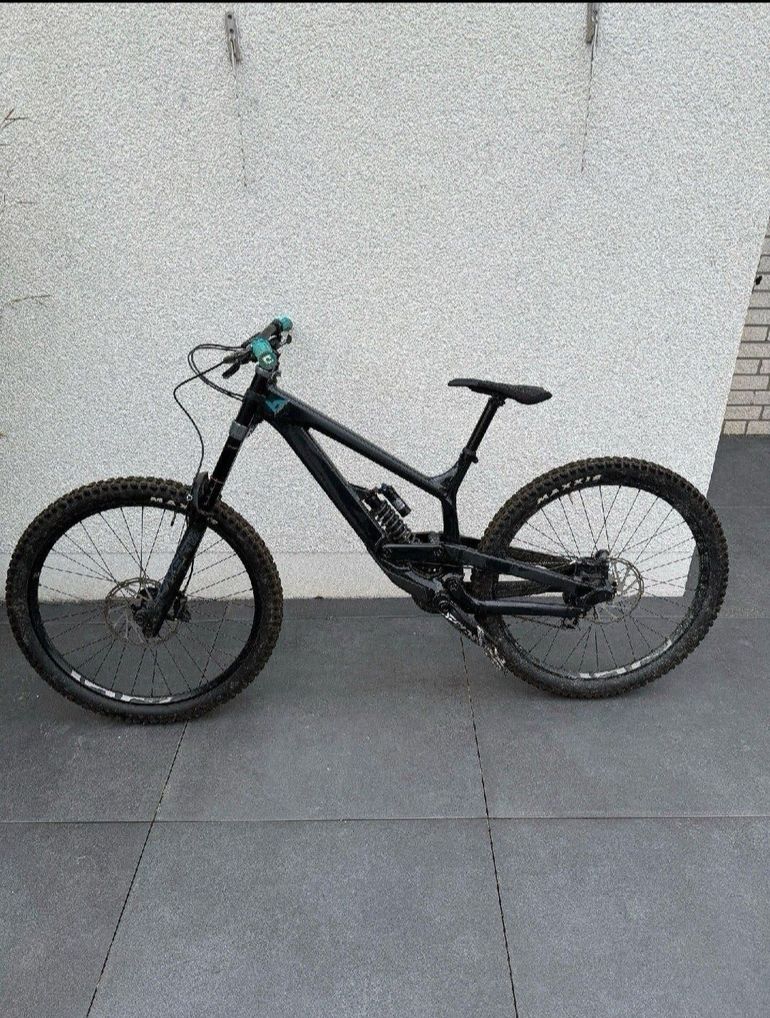 Used YT Industries Tues CORE 2 27 2023 2023 Mountainbike, Black, 27.5 — image 1 of 7