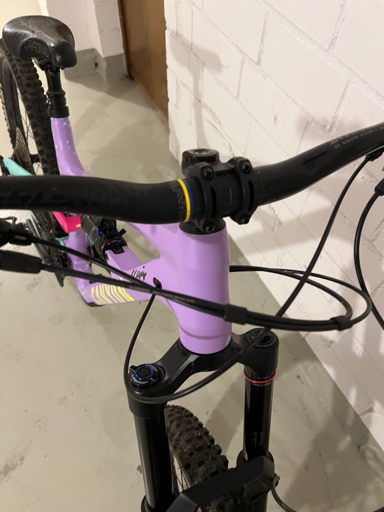 Canyon Torque 27.5 AL 5 2022 2022 Mountainbike usato, Viola — immagine 6 di 10
