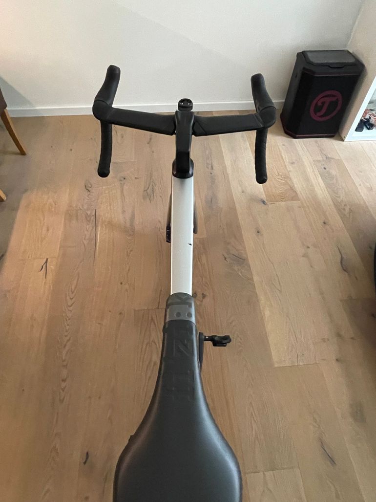 Used Specialized Tarmac SL7 Expert - Ultegra Di2 2022 2022 Road & Gravel, Light Gray — image 4 of 8