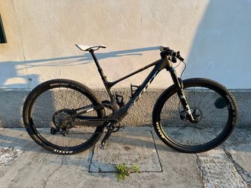 Used Scott Spark RC Team 2024 2024 Mountainbike, Black, 29 — image 1 of 4