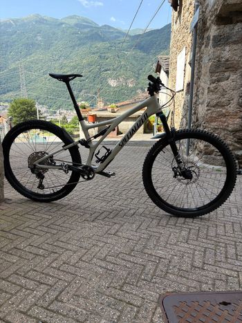 Używany Specialized Stumpjumper Comp 2022 2022 Mountainbike — zdjęcie 1 z 12
