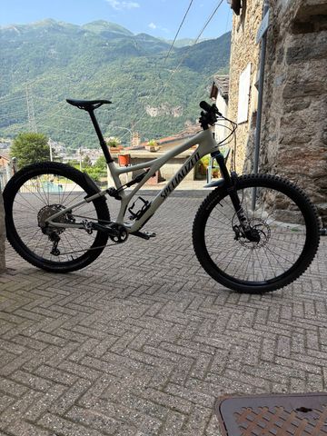 Used Specialized Stumpjumper Comp 2022 2022 Mountainbike, White, 29 — image 1 of 12