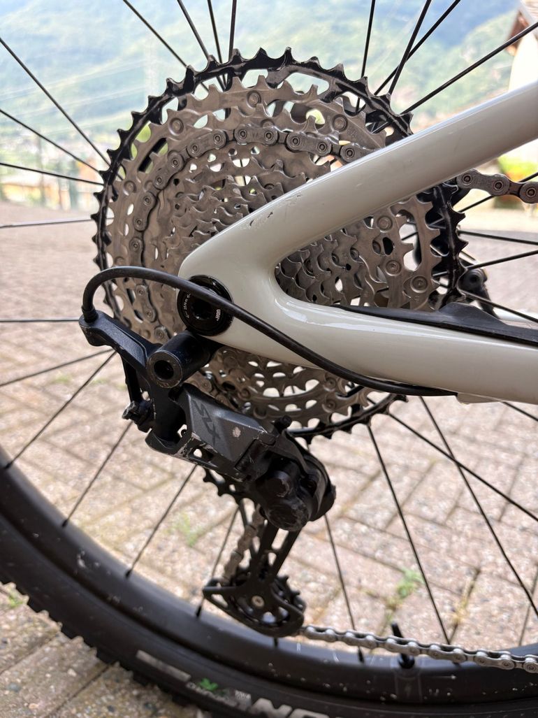 Używany Specialized Stumpjumper Comp 2022 2022 Mountainbike — zdjęcie 3 z 12