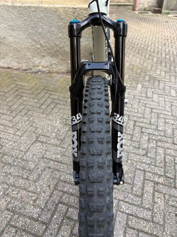 Used Specialized Stumpjumper Comp 2022 2022 Mountainbike, White, 29 — image 11 of 12