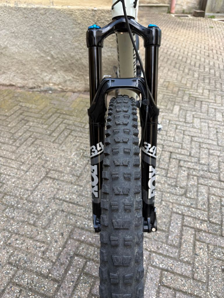 Używany Specialized Stumpjumper Comp 2022 2022 Mountainbike — zdjęcie 11 z 12