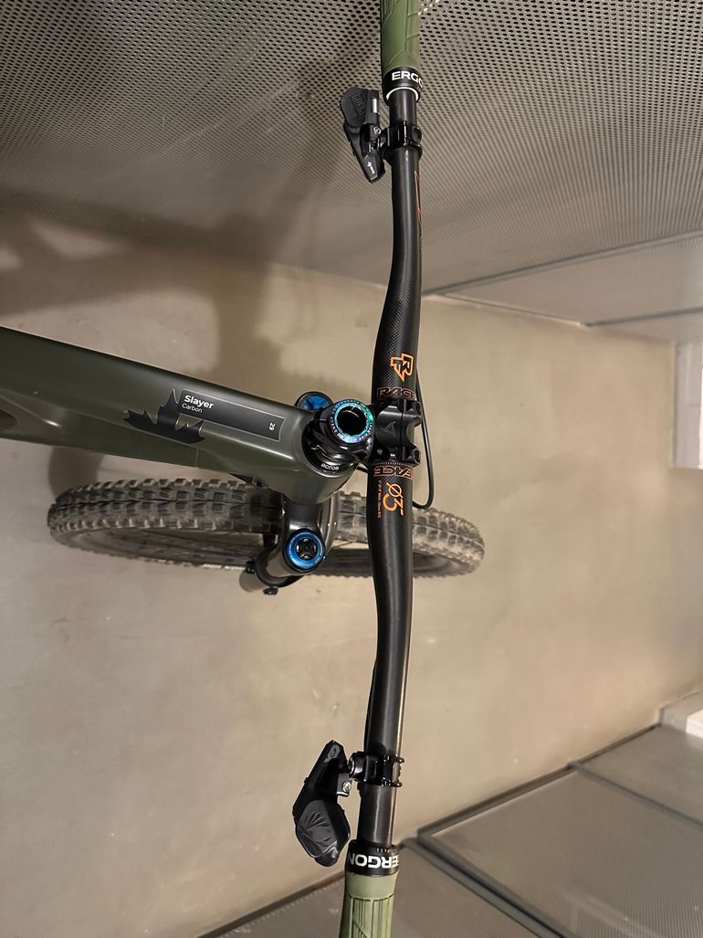 Used Rocky Mountain Slayer C90 Custom 2023 Mountainbike, Green — image 9 of 9