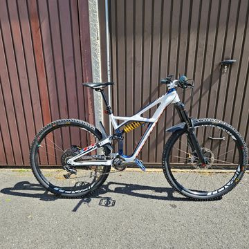 Used Specialized Enduro Expert Carbon 650b 2016 2016 Mountainbike, White, 27.5 — image 2 of 3