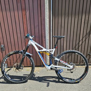 Used Specialized Enduro Expert Carbon 650b 2016 2016 Mountainbike, White, 27.5 — image 3 of 3