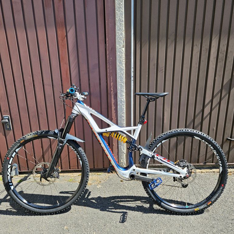 Used Specialized Enduro Expert Carbon 650b 2016 2016 Mountainbike, White, 27.5 — image 3 of 3
