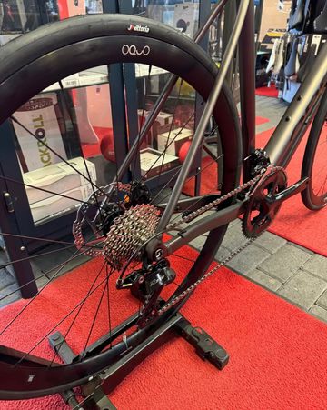 Orbea AVANT H30 2025 Road & Gravel usato, Grigio chiaro — immagine 2 di 5